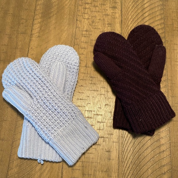 Aritzia Mittens 🧤 - Picture 2 of 2